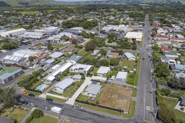 Photo of property in 10 Broadway Street, Martinborough, 5711