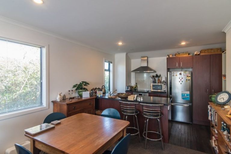 Photo of property in 15a Barclay Street, Newlands, Wellington, 6037