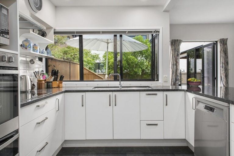 Photo of property in 28 Oceanbeach Road, Mount Maunganui, 3116