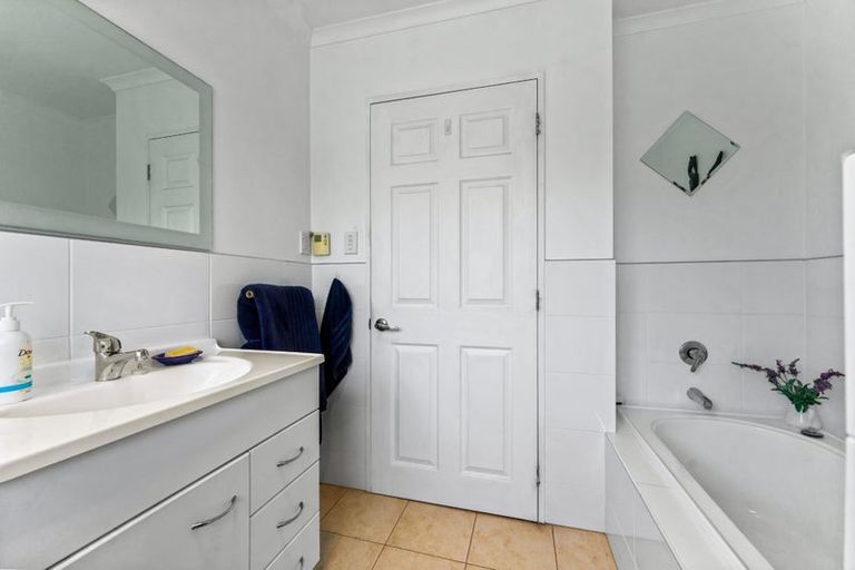 Photo of property in 19 Raabia Close, Parakai, 0830