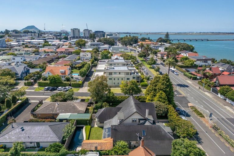 Photo of property in 247 Devonport Road, Tauranga, 3110