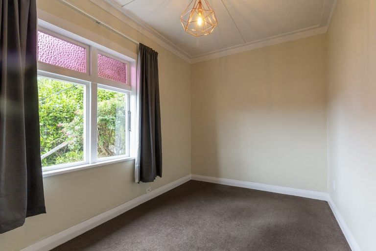 Photo of property in 14 Sugarloaf Road, Brooklyn, Wellington, 6021