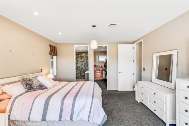 Photo of property in 10 Whitcombe Place, Darfield, 7571