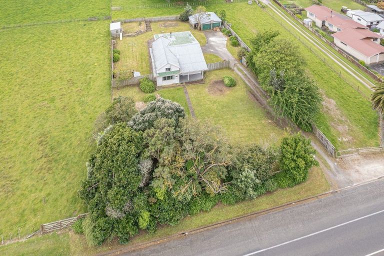 Photo of property in 30 Weraroa Road, Waverley, 4510