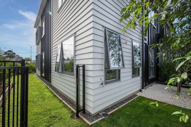 Photo of property in 6/27 Dida Park Drive, Kumeu, 0810