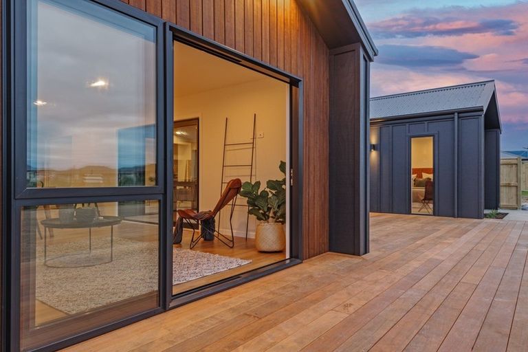 Photo of property in 45 Sardinia Grove, Fitzherbert, Palmerston North, 4410