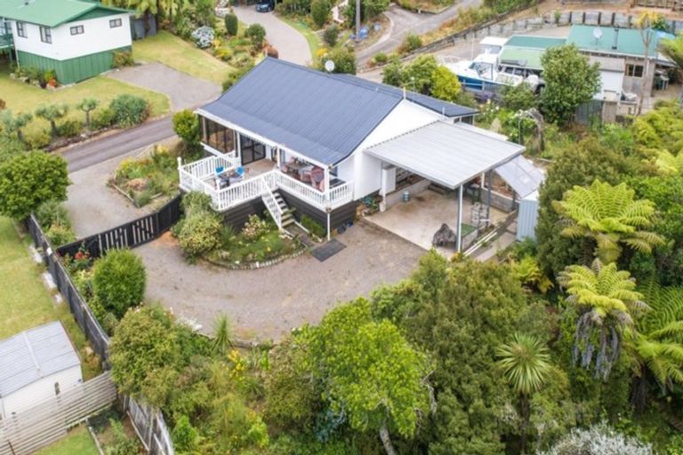 Photo of property in 16 Windsor Drive, Tairua, 3508