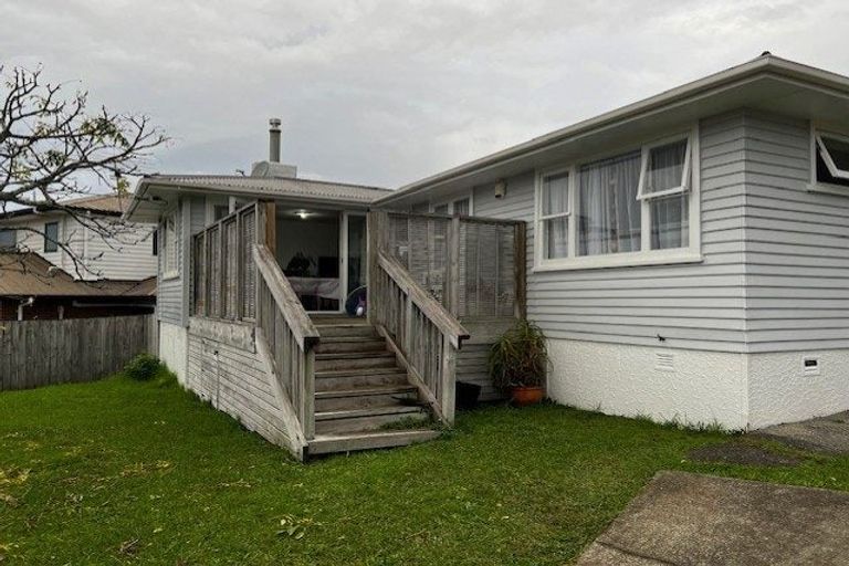 Photo of property in 41b Vera Road, Te Atatu South, Auckland, 0610