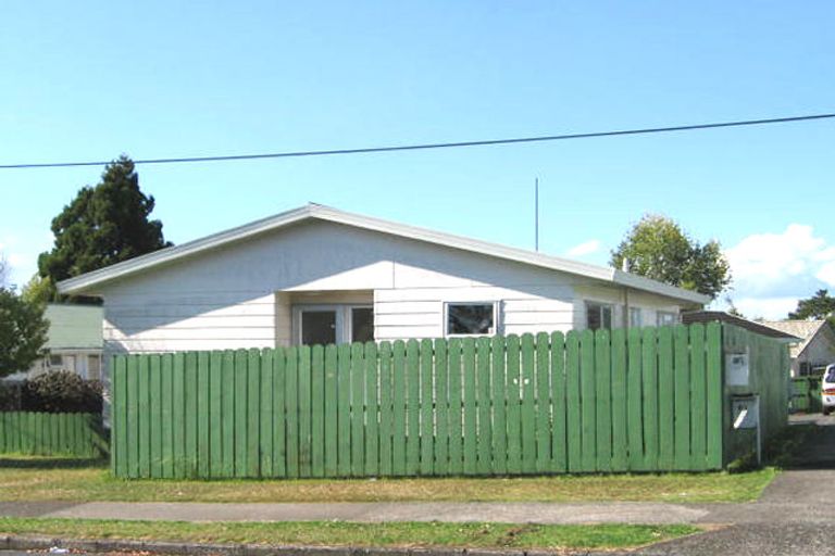 Photo of property in 6a Willerton Avenue, New Lynn, Auckland, 0600