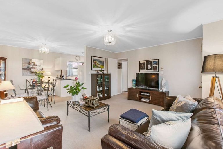 Photo of property in 1 Barcroft Place, Clendon Park, Auckland, 2103