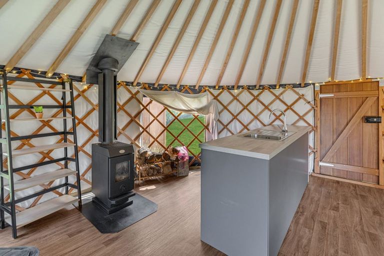 Photo of property in 94a Tauranga Direct Road, Hamurana, Rotorua, 3096