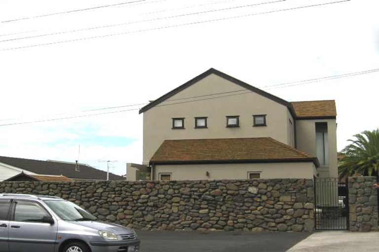 Photo of property in 2/13 Milford Road, Milford, Auckland, 0620