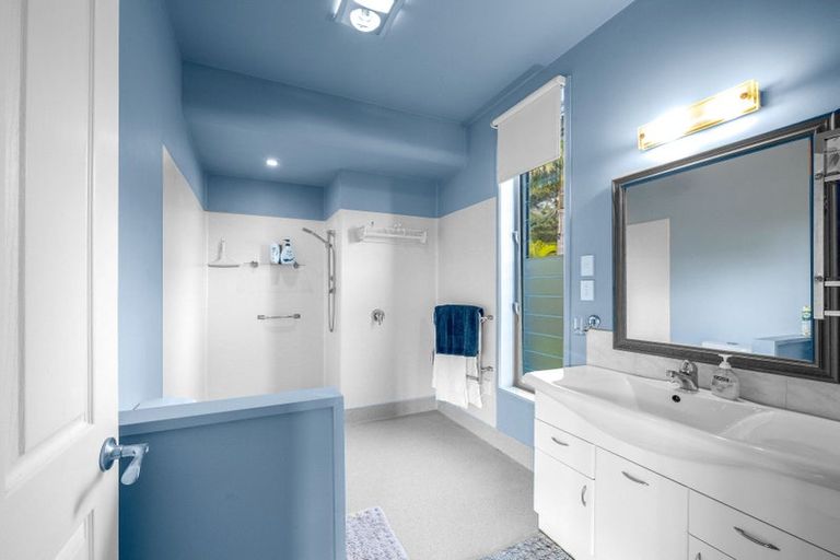 Photo of property in 104 Te Wahapu Road, Russell, 0272