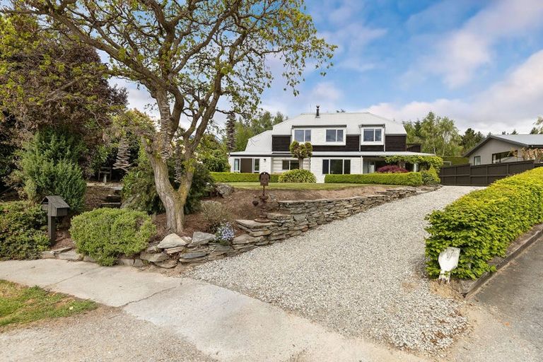 Photo of property in 7 Kelvin Place, Kelvin Heights, Queenstown, 9300