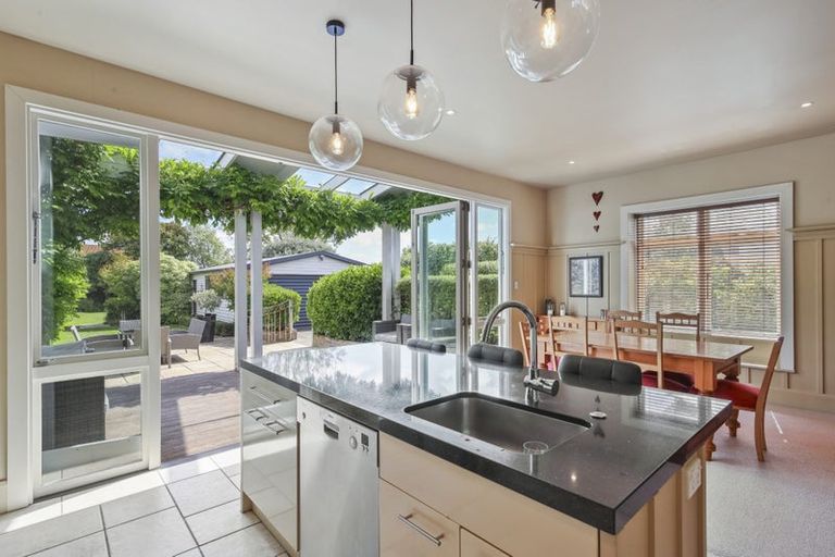 Photo of property in 35 Aylmer Street, Somerfield, Christchurch, 8024