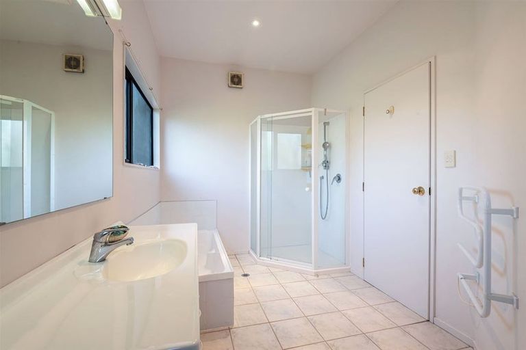 Photo of property in 9 Dalmeny Close, Murrays Bay, Auckland, 0630