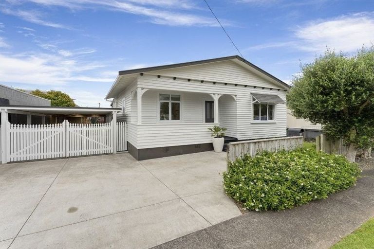 Photo of property in 33 Weymouth Street, New Plymouth, 4310