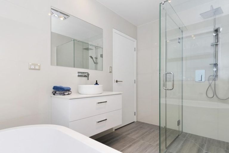 Photo of property in 34a Seaview Road, Otumoetai, Tauranga, 3110