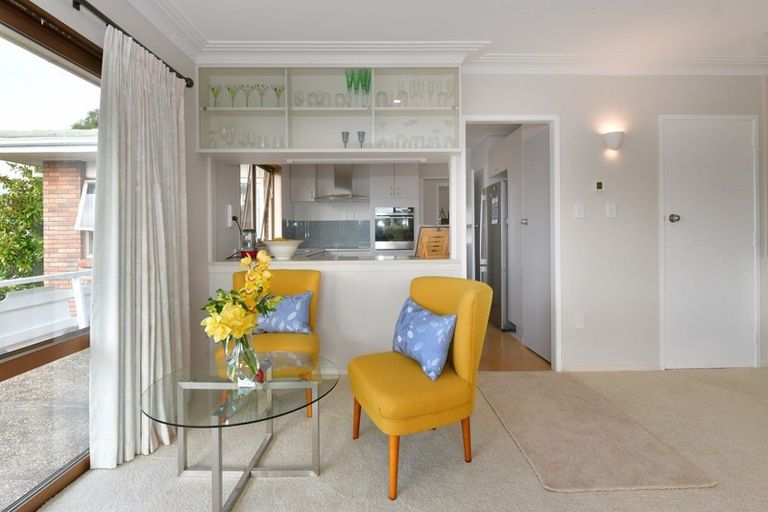 Photo of property in 9 Elgin Place, Red Beach, 0932