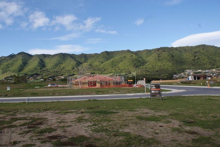 Photo of property in 9 Pihoihoi Close, Waikanae, 5036