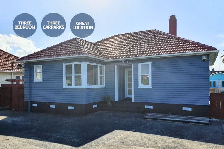 Photo of property in 1 Coles Crescent, Papakura, 2110