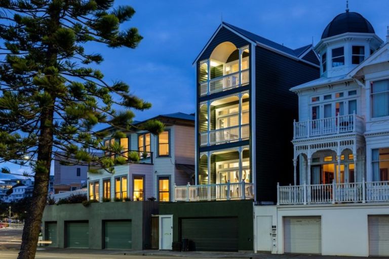 Photo of property in 322 Oriental Parade, Oriental Bay, Wellington, 6011