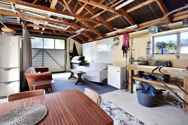 Photo of property in 26 Kamahi Road, Tennyson Inlet, 7195