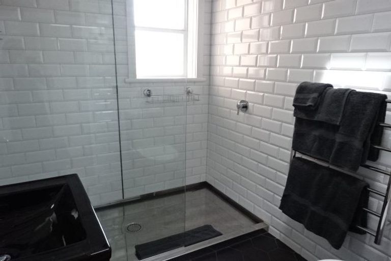 Photo of property in 1/64 Victoria Road, Devonport, Auckland, 0624