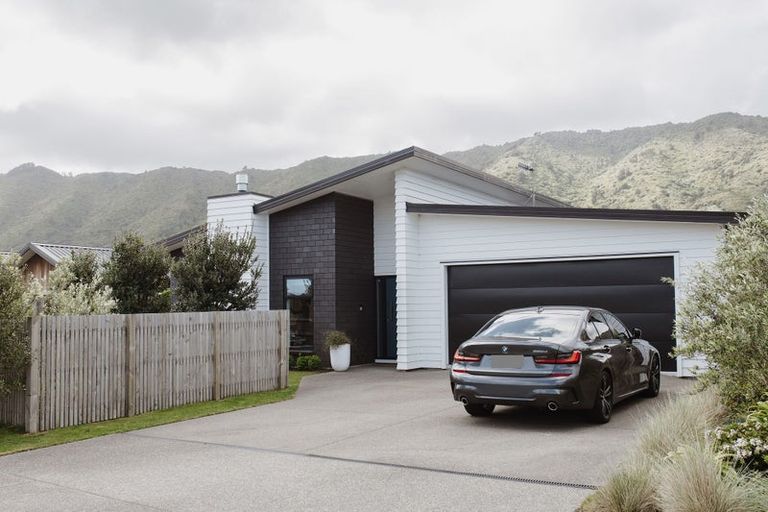 Photo of property in 72 Waipunahau Road, Waikanae, 5036