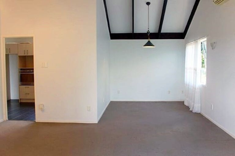 Photo of property in 29 Santiago Crescent, Unsworth Heights, Auckland, 0632