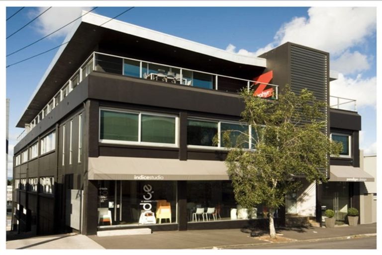 Photo of property in 14 Maidstone Place, Oteha, Auckland, 0632