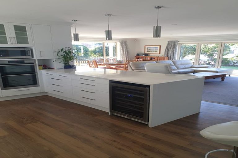 Photo of property in 8 Saulbrey Grove, Woburn, Lower Hutt, 5010