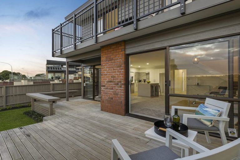 Photo of property in 1/42 Kiwi Esplanade, Mangere Bridge, Auckland, 2022