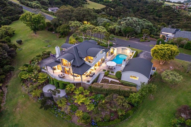 Photo of property in 2 Puriri Place, Sandspit, Warkworth, 0982