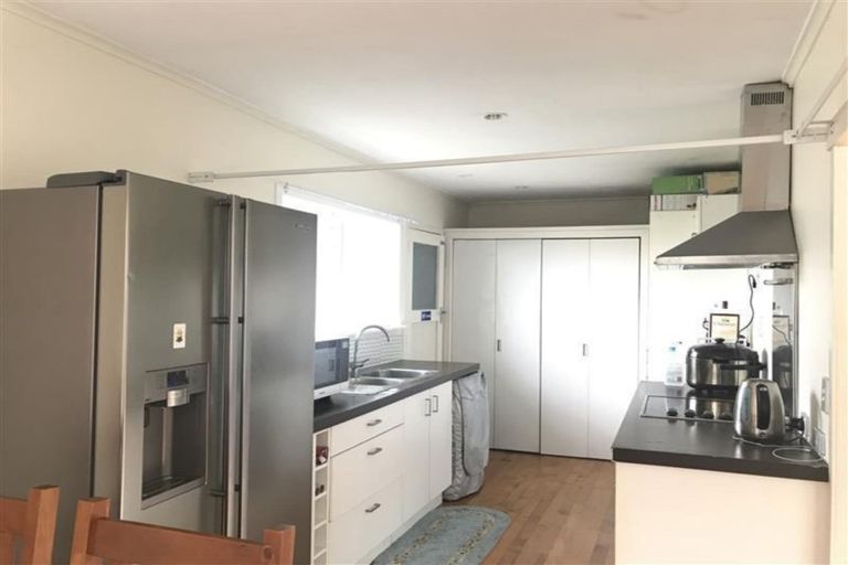 Photo of property in 1/23 Forrest Hill Road, Milford, Auckland, 0620