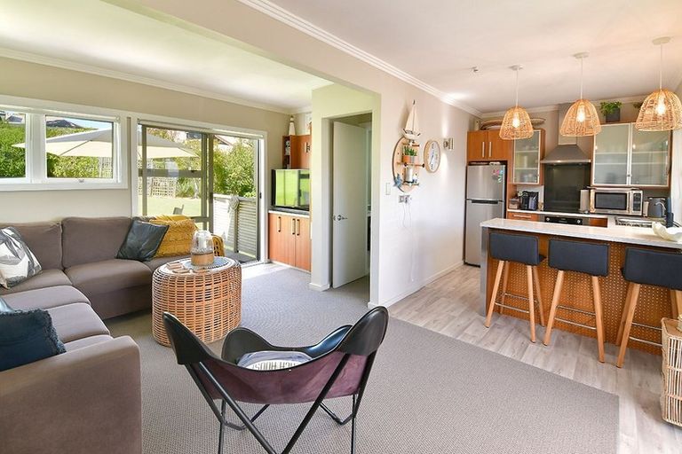 Photo of property in 1/142 Stanmore Bay Road, Stanmore Bay, Whangaparaoa, 0932
