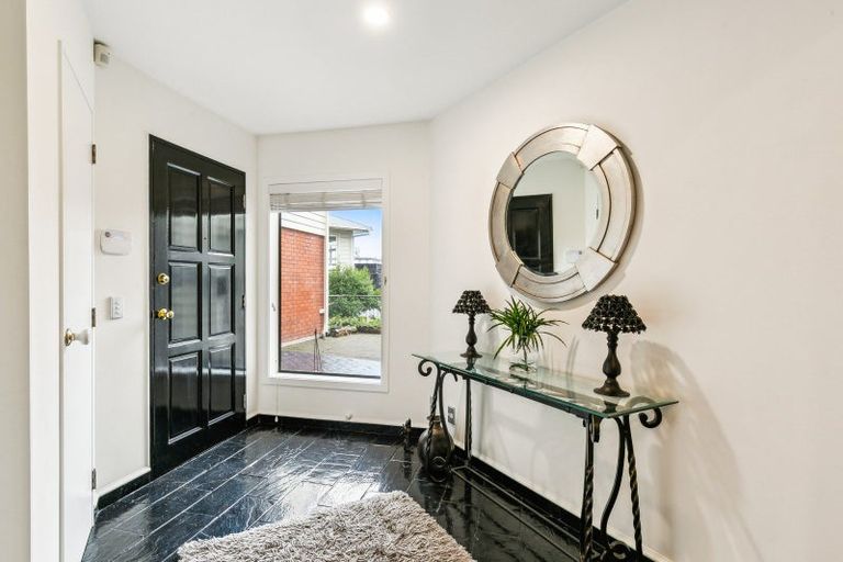 Photo of property in 2/67 Bolton Street, Kelburn, Wellington, 6012