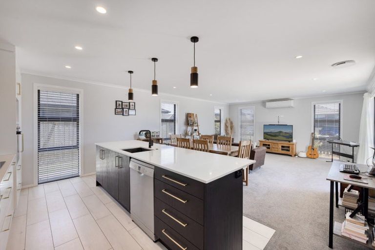 Photo of property in 2 Lion Place, Papamoa, 3118