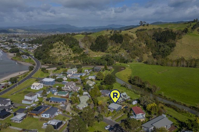 Photo of property in 10a Parkland Place, Whitianga, 3510