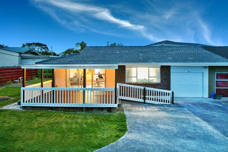 Photo of property in 2/56 Archibald Road, Kelston, Auckland, 0602