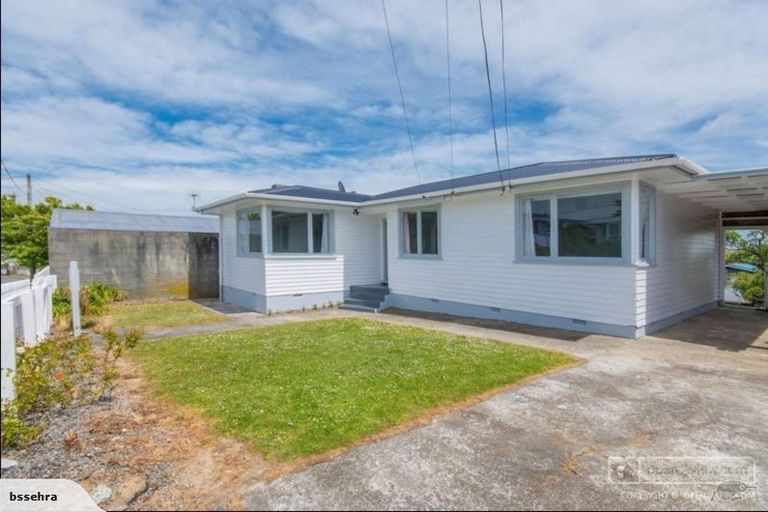 Photo of property in 39 Baylands Drive, Newlands, Wellington, 6037