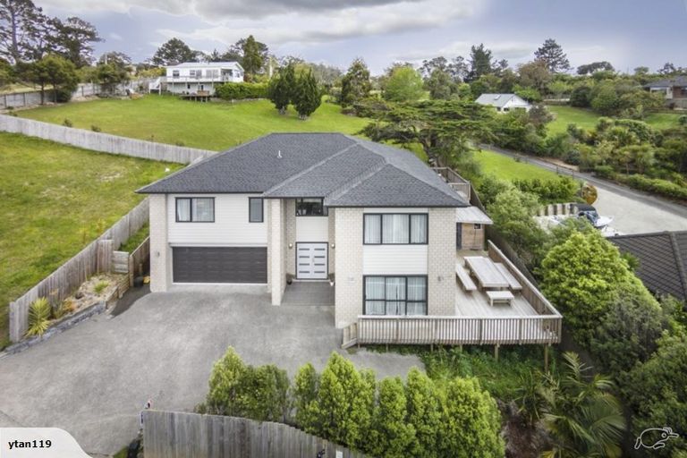 Photo of property in 10 Namsan Close, Fairview Heights, Auckland, 0632