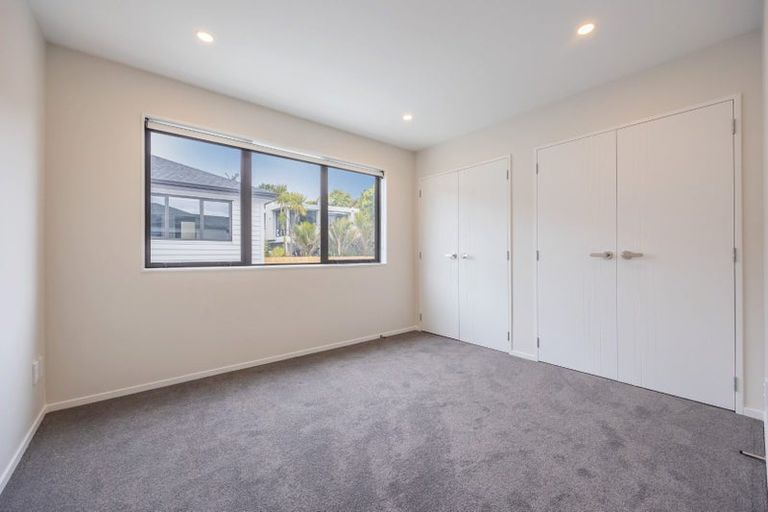 Photo of property in 3b Nor'east Drive, Northcross, Auckland, 0632