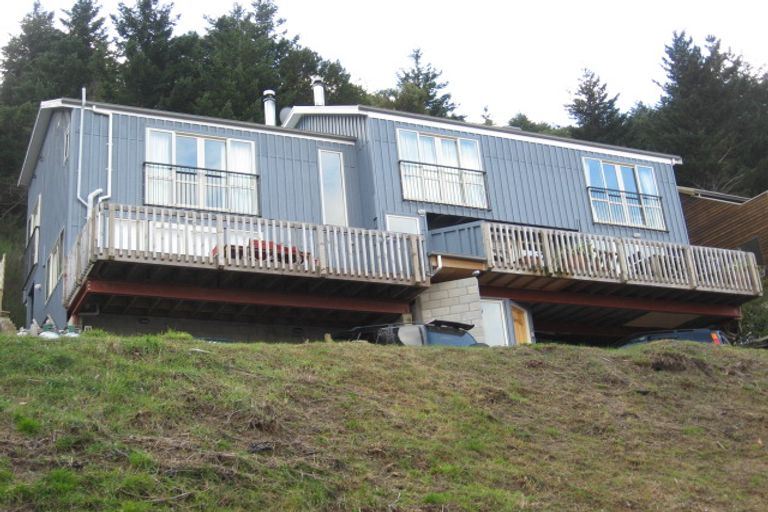 Photo of property in 11 Mckerrow Place, Sunshine Bay, Queenstown, 9300