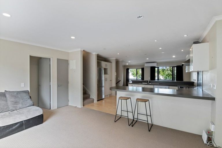 Photo of property in Te Kakariki Apartments, 2/2 Wellington Road, Paekakariki, 5034