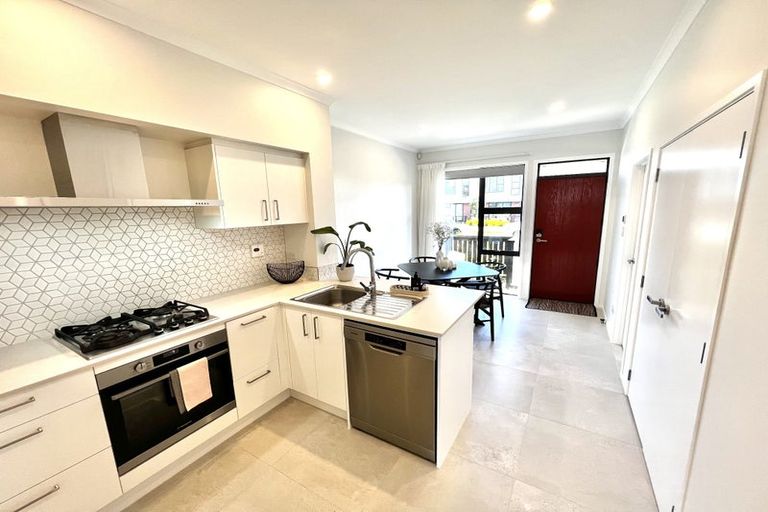 Photo of property in 60 Manarini Road, Westgate, Auckland, 0614