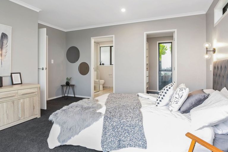 Photo of property in 55a Twin Parks Rise, Papakura, 2110