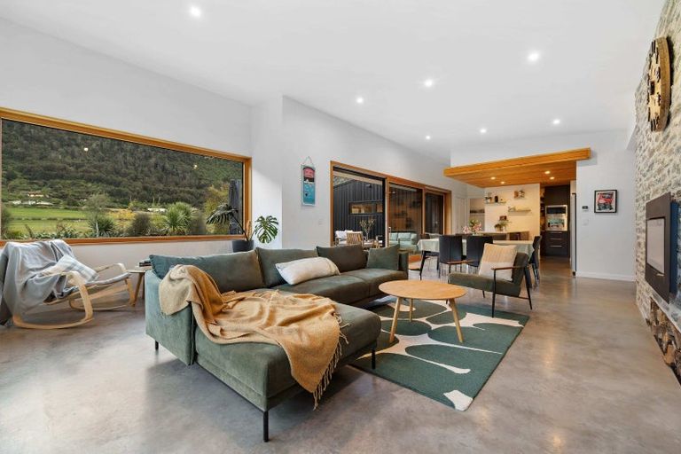 Photo of property in 42 Tui Drive, Mount Creighton, Queenstown, 9371