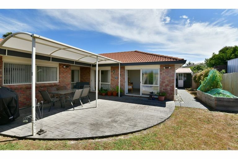 Photo of property in 110 Lakeside Drive, Orewa, 0931