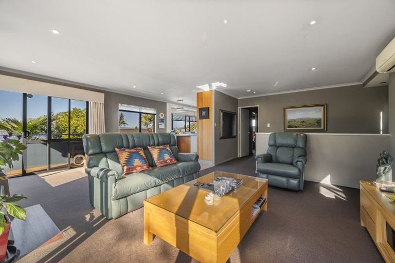 Photo of property in 8 Brunette Drive, Acacia Bay, Taupo, 3330